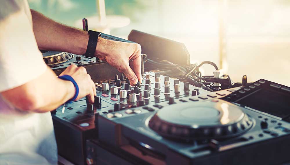 DJ